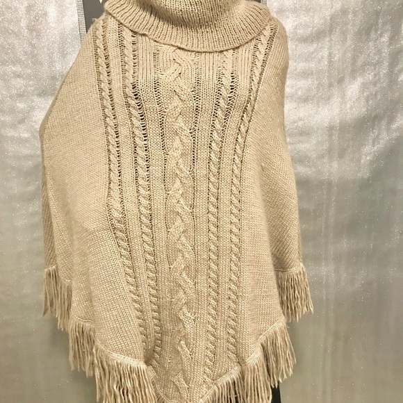 Torrid poncho - Picture 7 of 8